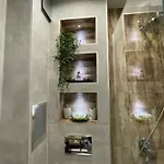 Brand New First Line Sea View 1 Bedroom アパート