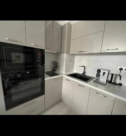 Brand New First Line Sea View 1 Bedroom בורגאס