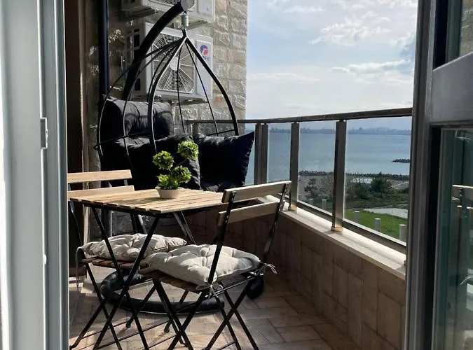 Апартамент Brand New First Line Sea View 1 Bedroom